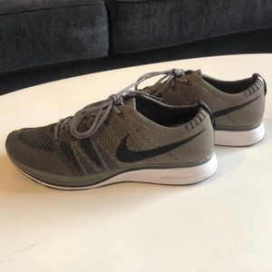 Nike Flyknit Trainer - Army Green/Black - Size 8.5